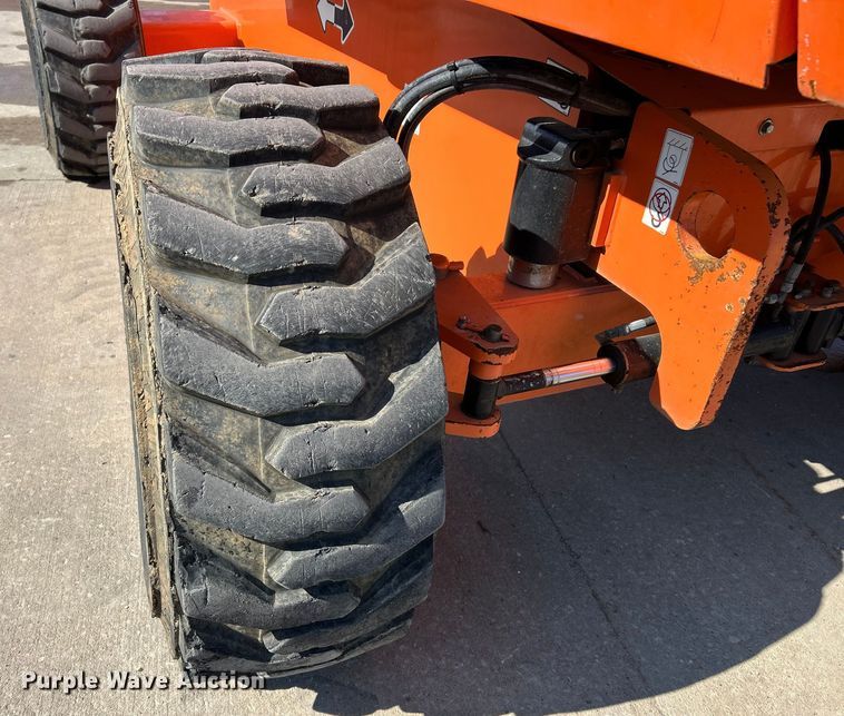 image for item ET6949 2006 JLG 660SJ boom lift