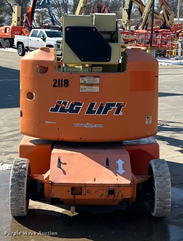 image for item ET6950 2007 JLG E400AJP Narrow boom lift