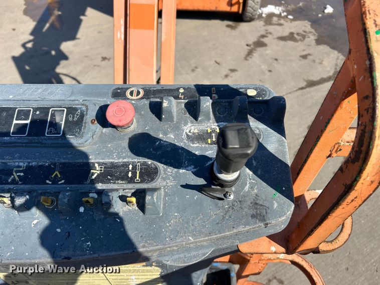 image for item ET6950 2007 JLG E400AJP Narrow boom lift