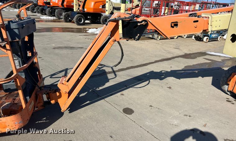 image for item ET6950 2007 JLG E400AJP Narrow boom lift