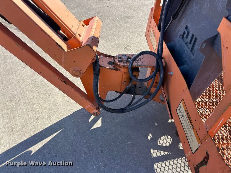 image for item ET6950 2007 JLG E400AJP Narrow boom lift