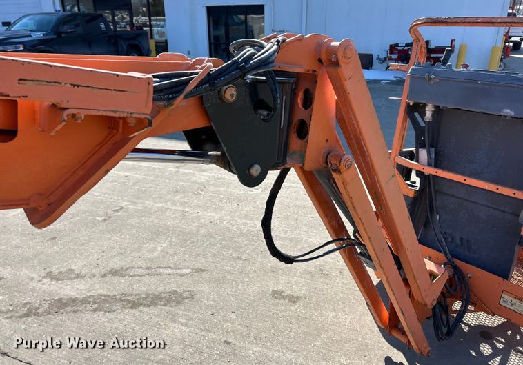 image for item ET6950 2007 JLG E400AJP Narrow boom lift