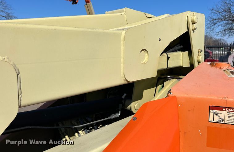 image for item ET6950 2007 JLG E400AJP Narrow boom lift