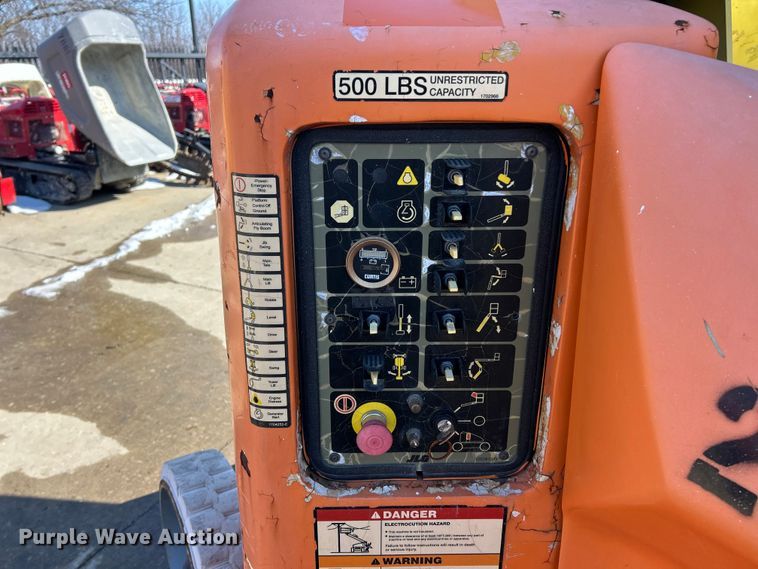 image for item ET6950 2007 JLG E400AJP Narrow boom lift