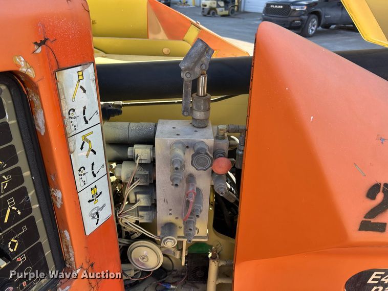 image for item ET6950 2007 JLG E400AJP Narrow boom lift
