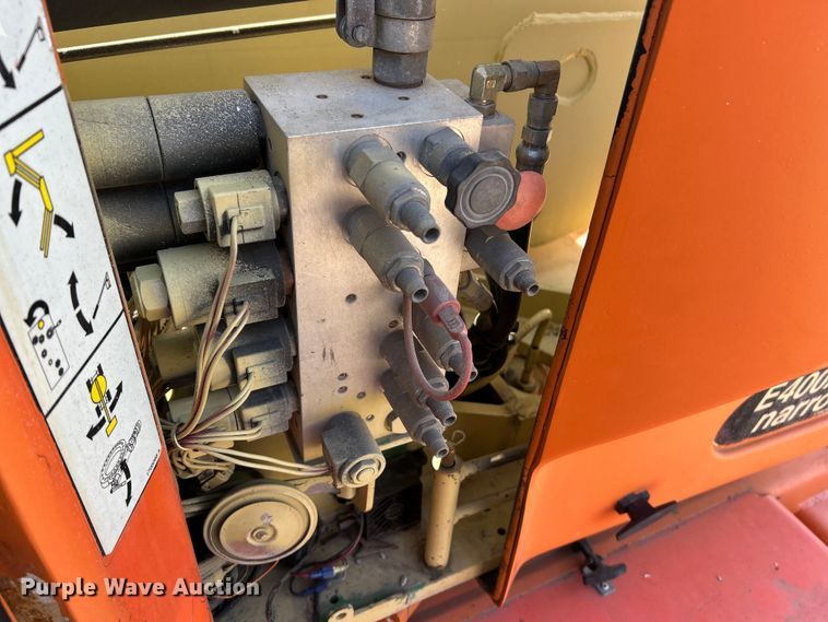 image for item ET6950 2007 JLG E400AJP Narrow boom lift