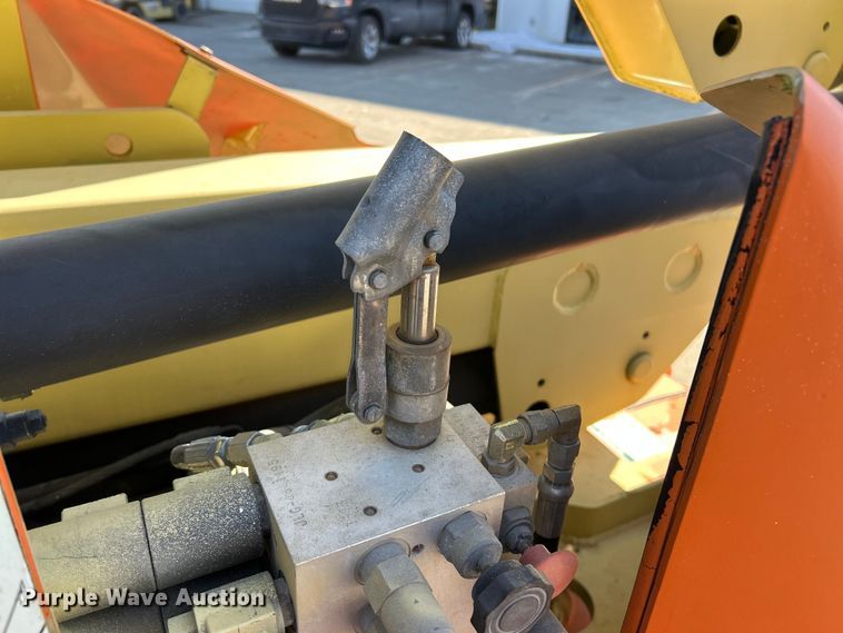 image for item ET6950 2007 JLG E400AJP Narrow boom lift