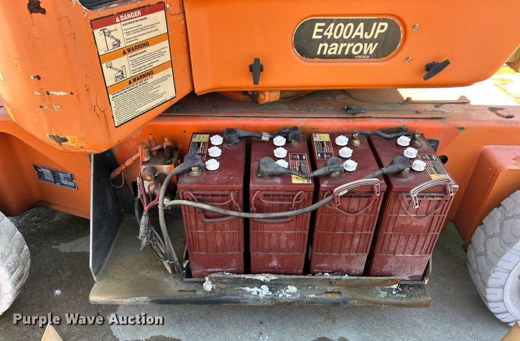 image for item ET6950 2007 JLG E400AJP Narrow boom lift