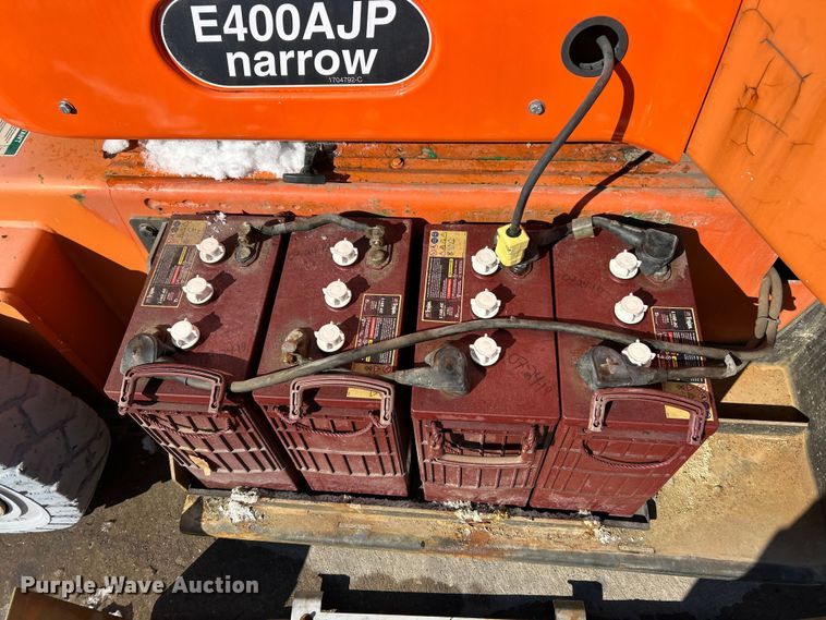 image for item ET6950 2007 JLG E400AJP Narrow boom lift