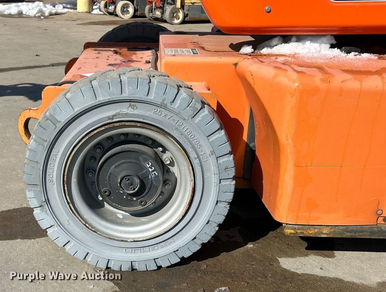 image for item ET6950 2007 JLG E400AJP Narrow boom lift