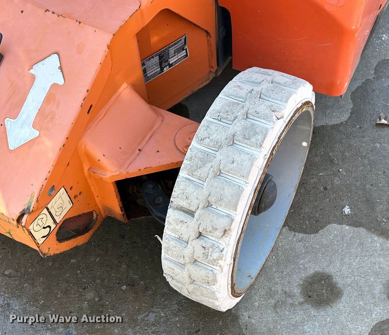 image for item ET6950 2007 JLG E400AJP Narrow boom lift