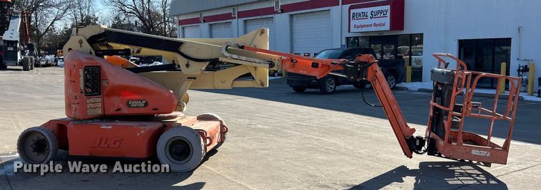image for item ET6951 2007 JLG E400AJP Narrow boom lift