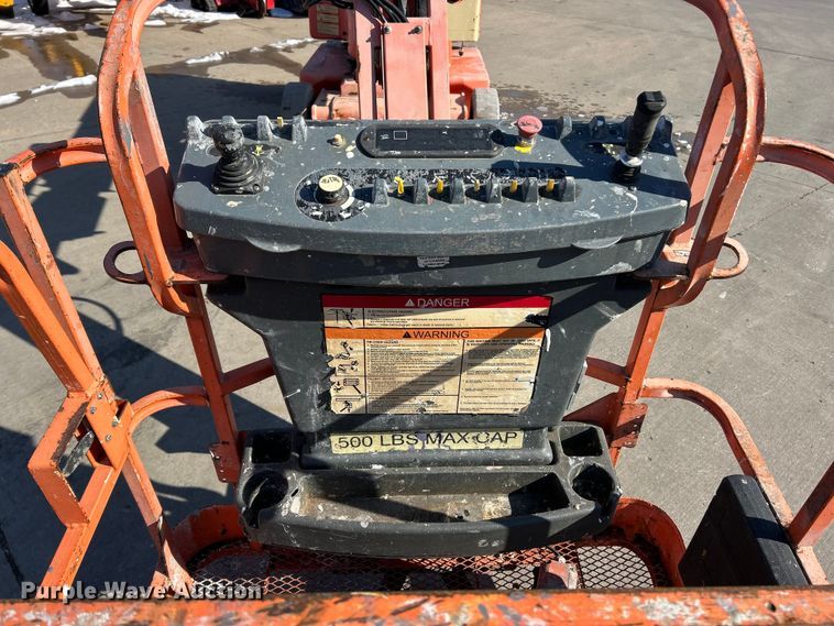 image for item ET6951 2007 JLG E400AJP Narrow boom lift