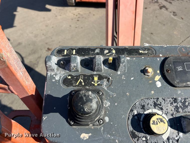 image for item ET6951 2007 JLG E400AJP Narrow boom lift