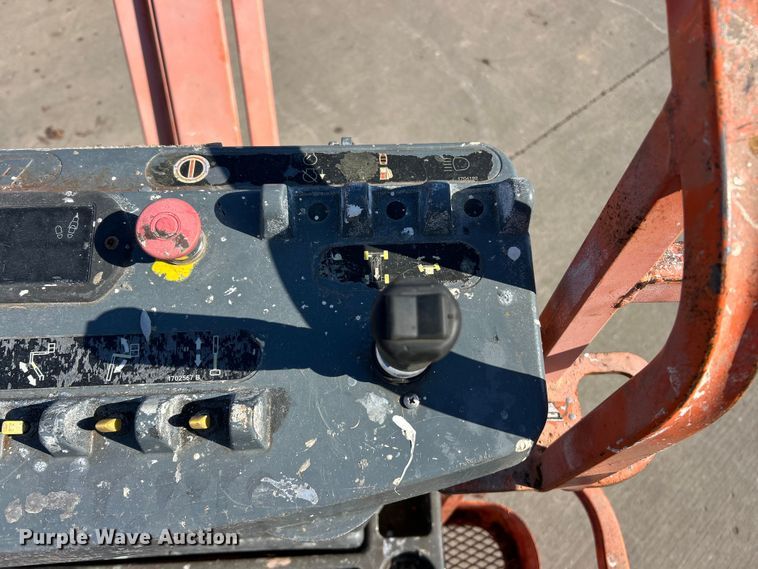 image for item ET6951 2007 JLG E400AJP Narrow boom lift