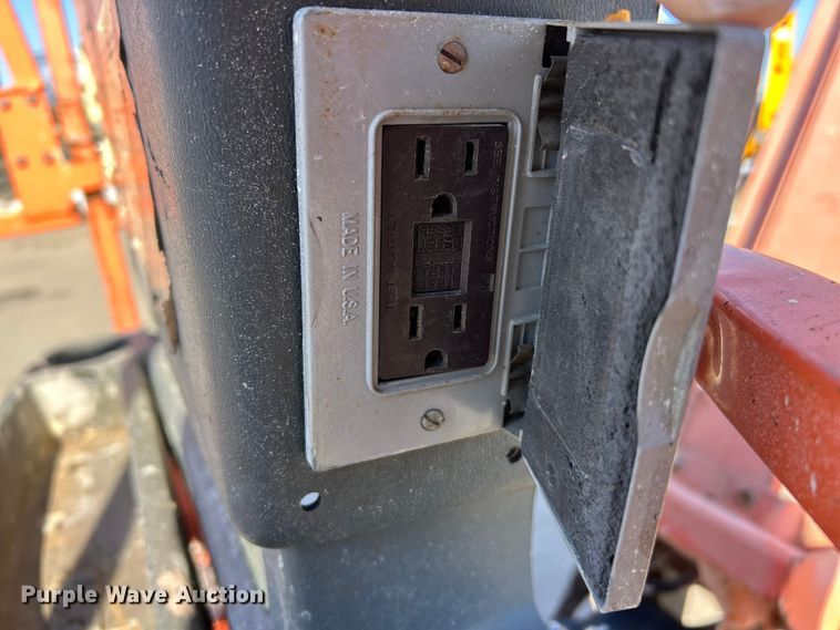 image for item ET6951 2007 JLG E400AJP Narrow boom lift