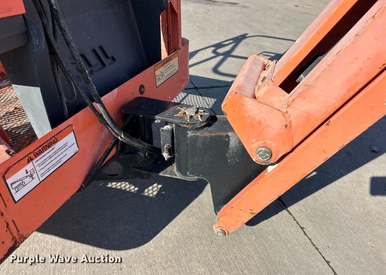 image for item ET6951 2007 JLG E400AJP Narrow boom lift