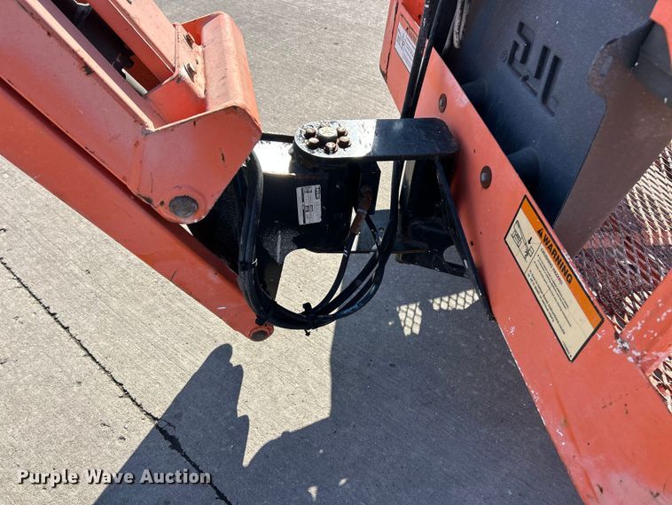 image for item ET6951 2007 JLG E400AJP Narrow boom lift