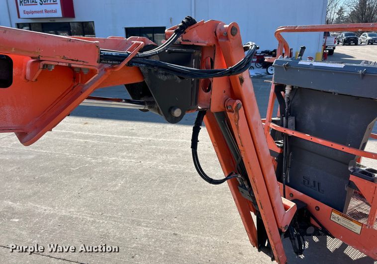 image for item ET6951 2007 JLG E400AJP Narrow boom lift
