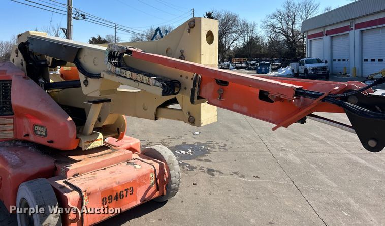 image for item ET6951 2007 JLG E400AJP Narrow boom lift