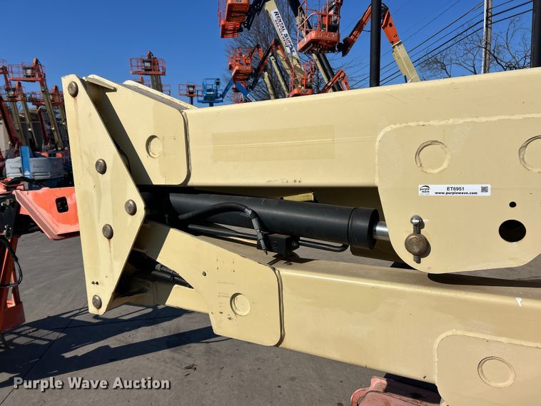 image for item ET6951 2007 JLG E400AJP Narrow boom lift