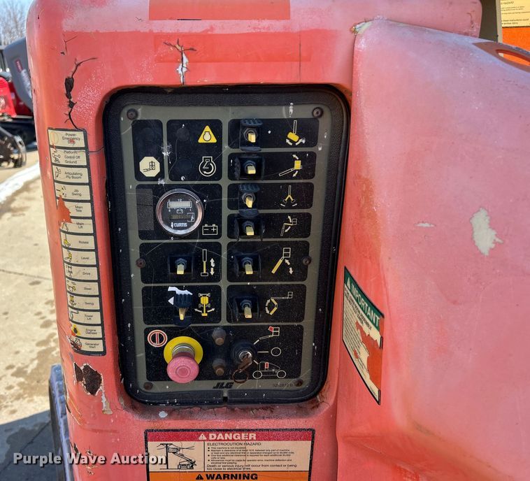 image for item ET6951 2007 JLG E400AJP Narrow boom lift