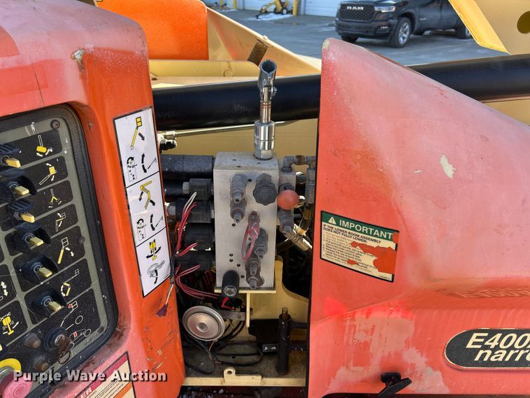 image for item ET6951 2007 JLG E400AJP Narrow boom lift