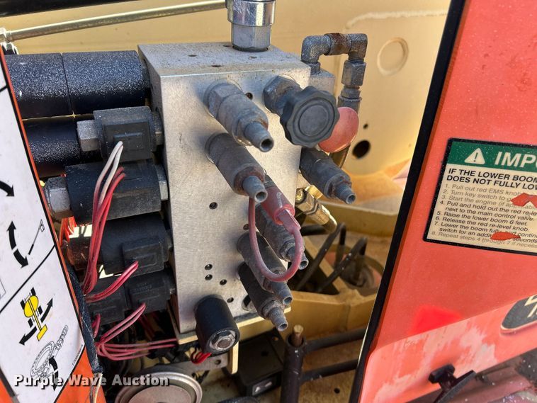 image for item ET6951 2007 JLG E400AJP Narrow boom lift