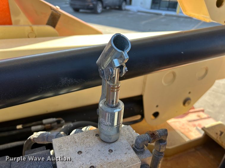 image for item ET6951 2007 JLG E400AJP Narrow boom lift