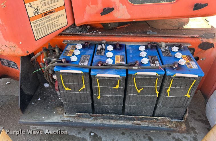 image for item ET6951 2007 JLG E400AJP Narrow boom lift