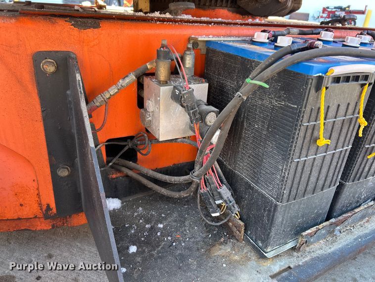 image for item ET6951 2007 JLG E400AJP Narrow boom lift