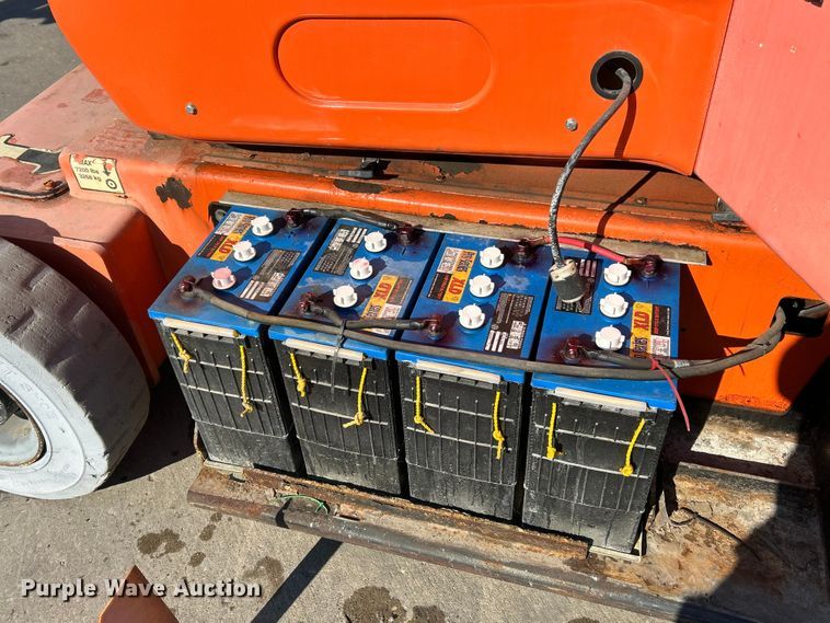 image for item ET6951 2007 JLG E400AJP Narrow boom lift