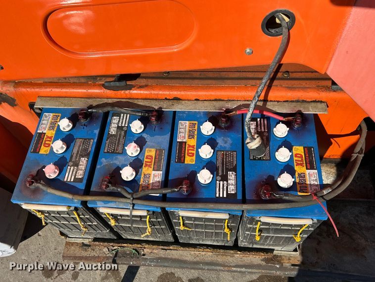 image for item ET6951 2007 JLG E400AJP Narrow boom lift