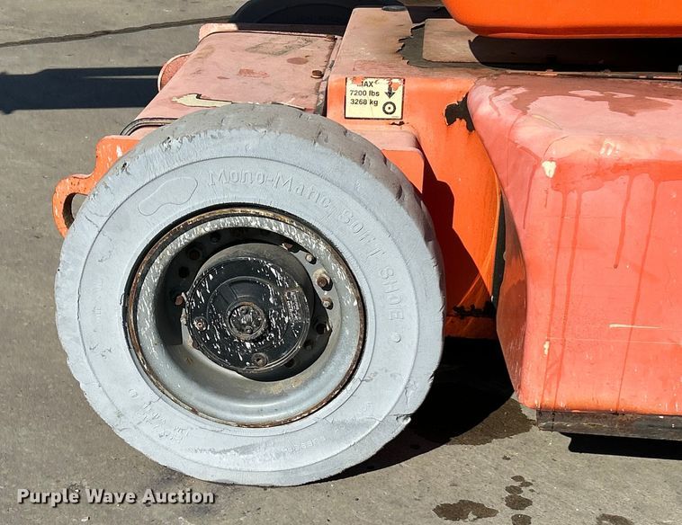 image for item ET6951 2007 JLG E400AJP Narrow boom lift