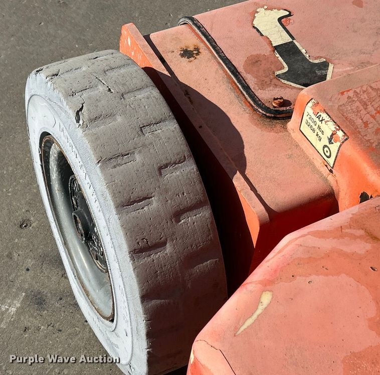 image for item ET6951 2007 JLG E400AJP Narrow boom lift