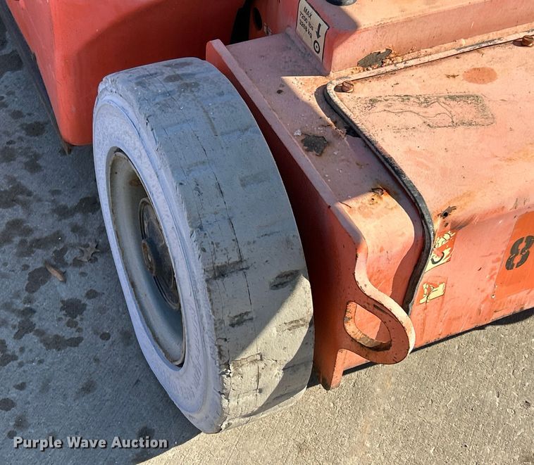 image for item ET6951 2007 JLG E400AJP Narrow boom lift