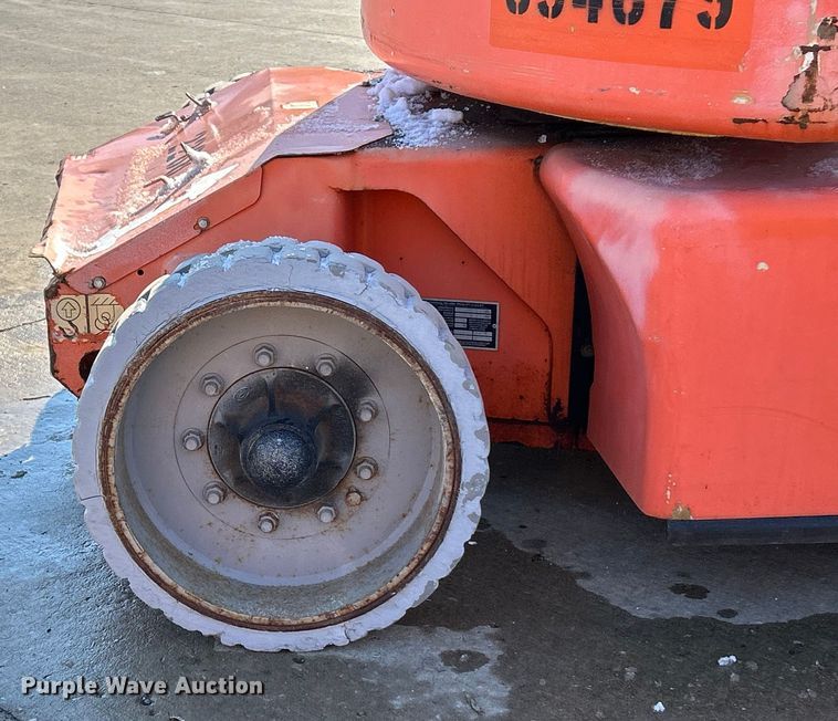 image for item ET6951 2007 JLG E400AJP Narrow boom lift