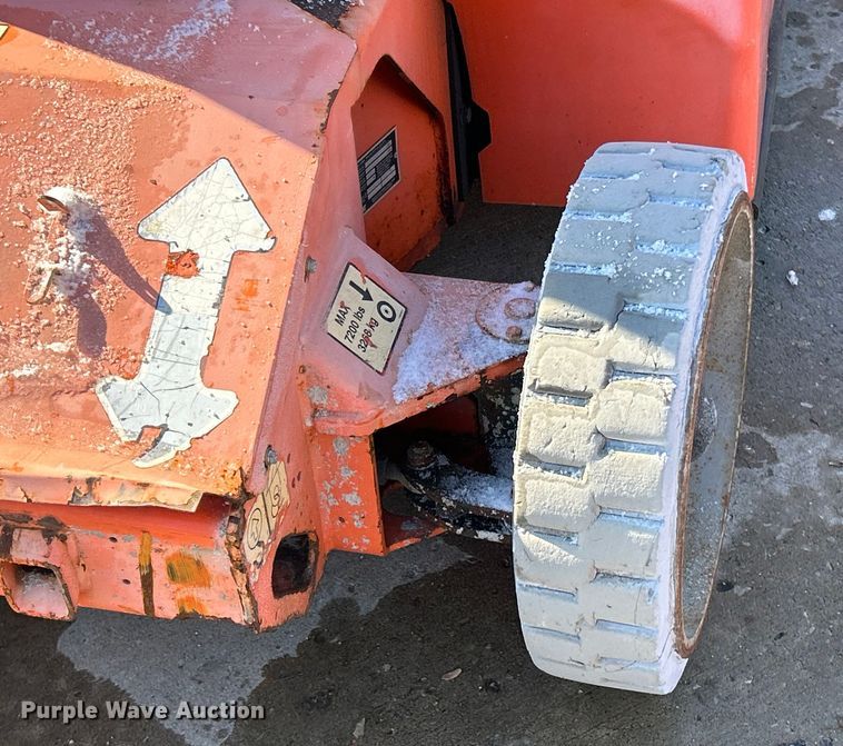 image for item ET6951 2007 JLG E400AJP Narrow boom lift