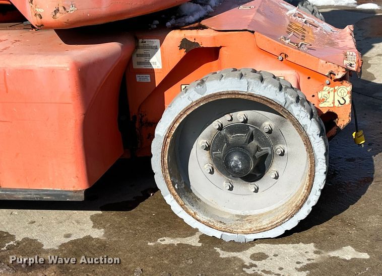 image for item ET6951 2007 JLG E400AJP Narrow boom lift