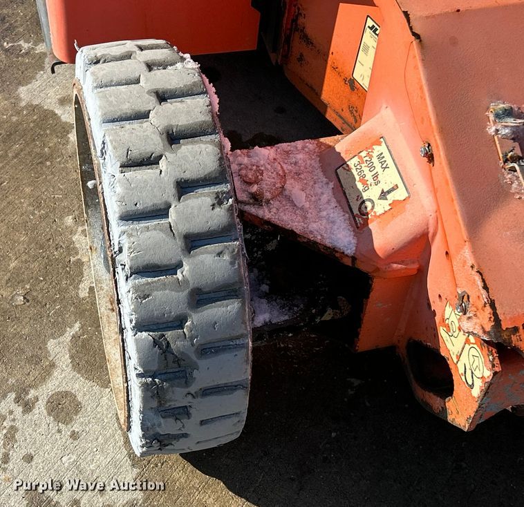 image for item ET6951 2007 JLG E400AJP Narrow boom lift