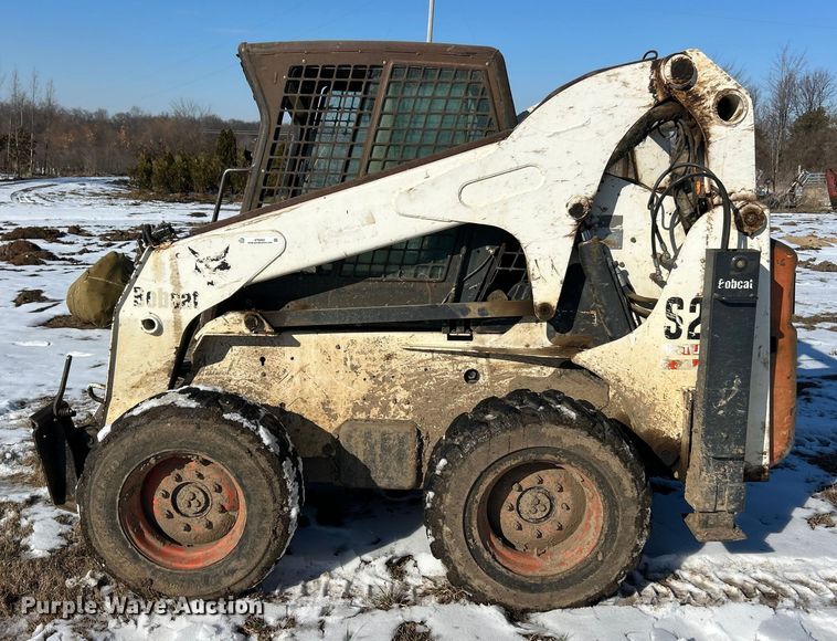 image for item ET6952 2003 Bobcat S250 skid steer loader