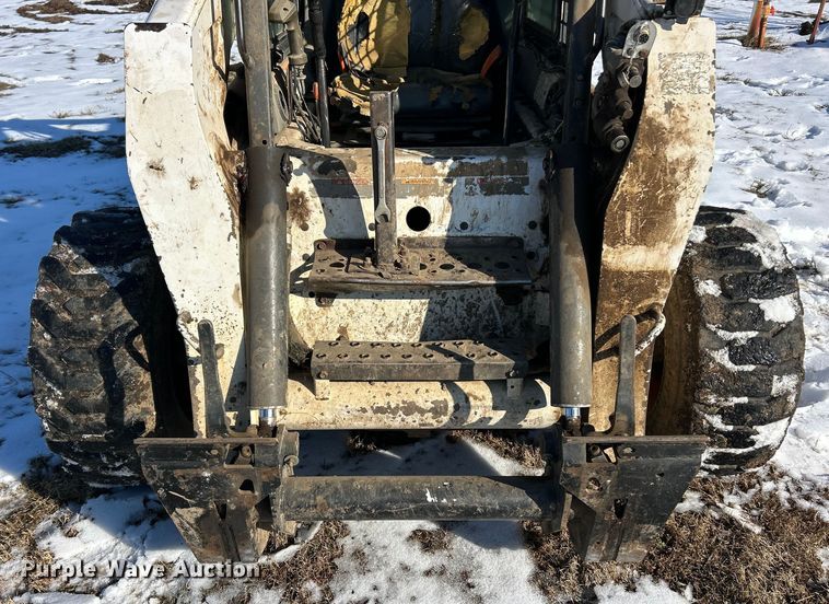 image for item ET6952 2003 Bobcat S250 skid steer loader