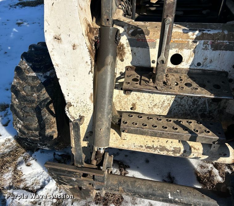 image for item ET6952 2003 Bobcat S250 skid steer loader