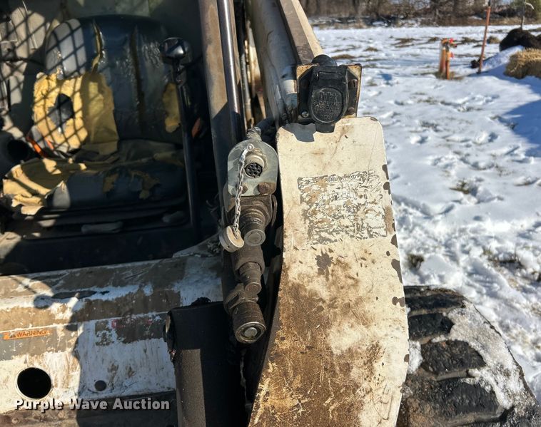 image for item ET6952 2003 Bobcat S250 skid steer loader