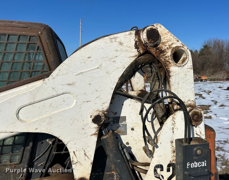 image for item ET6952 2003 Bobcat S250 skid steer loader