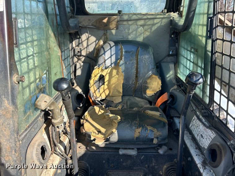 image for item ET6952 2003 Bobcat S250 skid steer loader