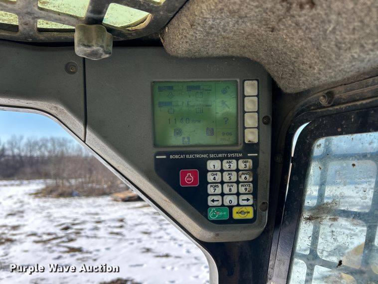 image for item ET6952 2003 Bobcat S250 skid steer loader