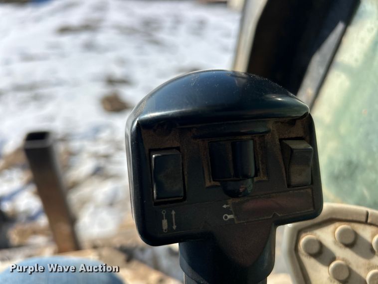 image for item ET6952 2003 Bobcat S250 skid steer loader