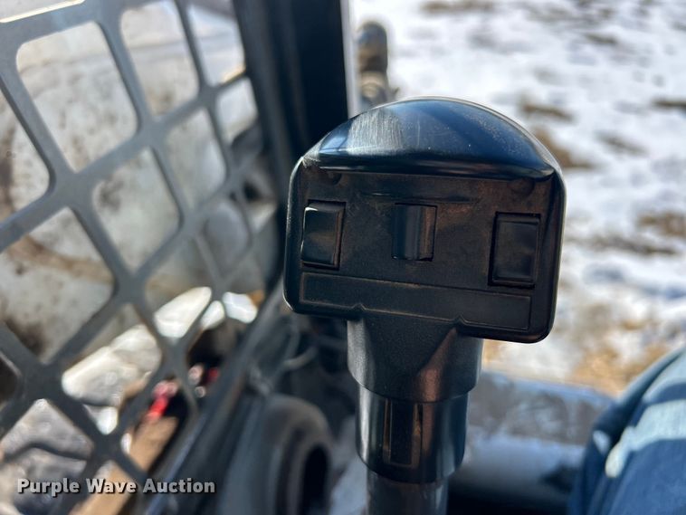 image for item ET6952 2003 Bobcat S250 skid steer loader