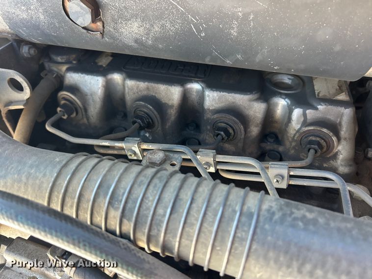 image for item ET6952 2003 Bobcat S250 skid steer loader